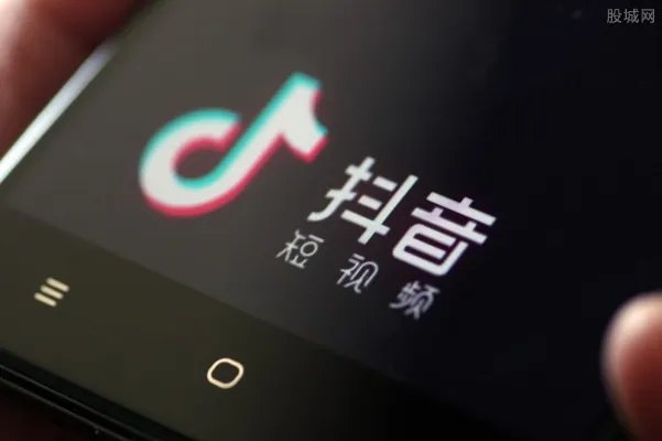 彩虹夫妇是怎么火起来的？一年赚多少钱