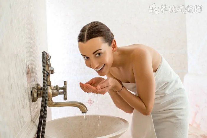 four loko四洛克什么味道最好喝，粉粉的水蜜桃口味最受女生欢迎