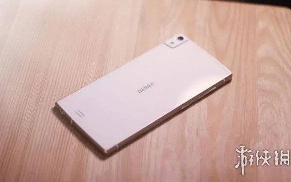 放在兜里都容易折弯了 最薄十大旗舰手机你有吗?