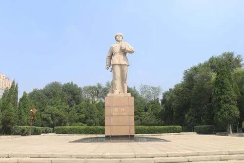 雷锋简介