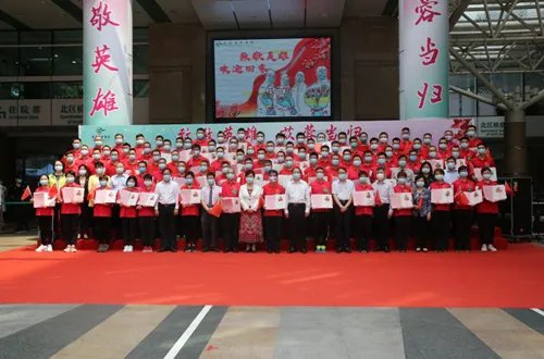 “德叔”回家啦!广东省中医院援助湖北医疗队88名英雄全体平安返院