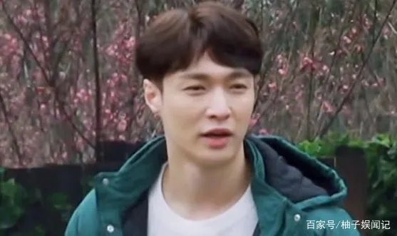 张艺兴发现与杨紫撞睡衣,连忙跑回房间,随后有什么举动呢?