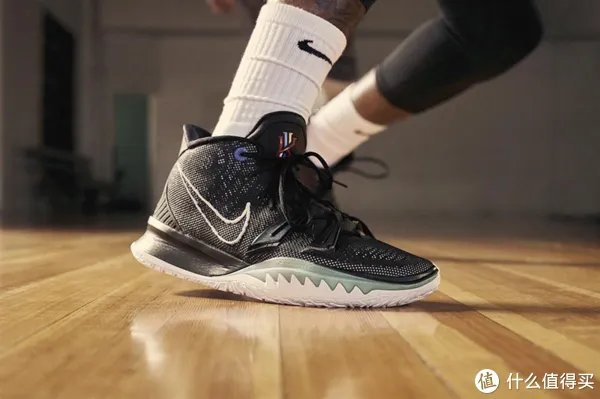 在最好的买鞋季,作为一个Shoe Dog推荐你一定要关注这些“对钩”
