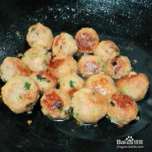 请问怎样炸肉丸子好吃?