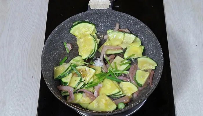 什么炒鱿鱼好吃 家常炒鱿鱼做法