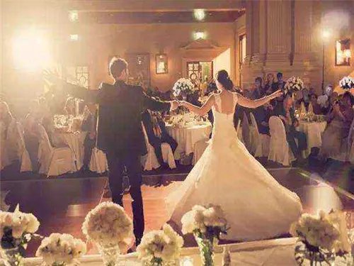 婚礼进行曲有哪些 适合婚礼上播放的曲目