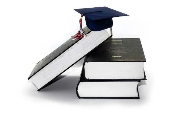 学士，本科，硕士，研究生用英文怎么说啊？undergraduate不是未毕业的学生吗？
