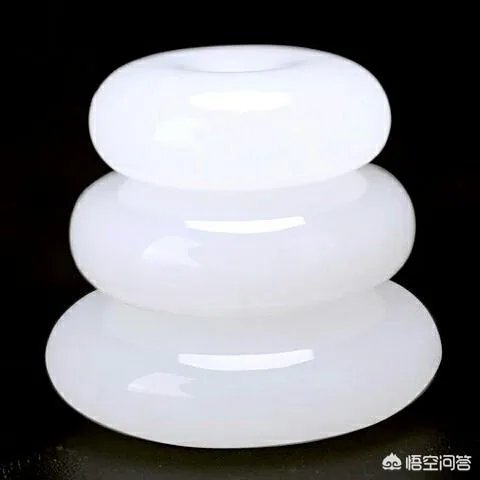 路人捡到玉坠后是应该丢弃,还是应该偷偷佩戴呢?