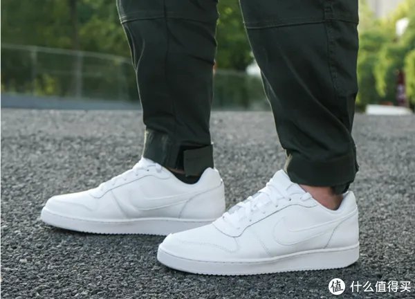 在最好的买鞋季,作为一个Shoe Dog推荐你一定要关注这些“对钩”