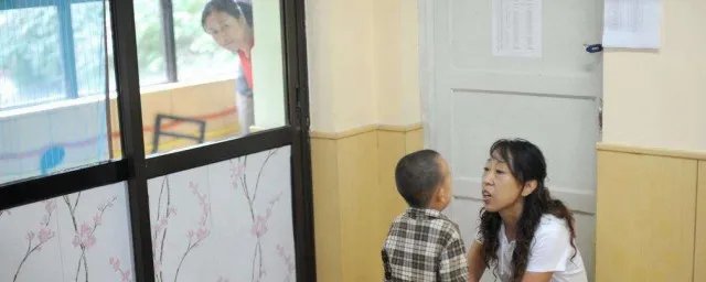 幼儿园第一天妈妈短语 幼儿园第一天妈妈短语